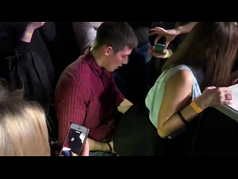 ❤️ Benetako sexua Errusiako diskoteka batean. 18 urteko neska errusiarra uzkian eta baginan izorratuta diskoteka batean ☑ Pornografia %eu.porn-evooli.ruan ️❤