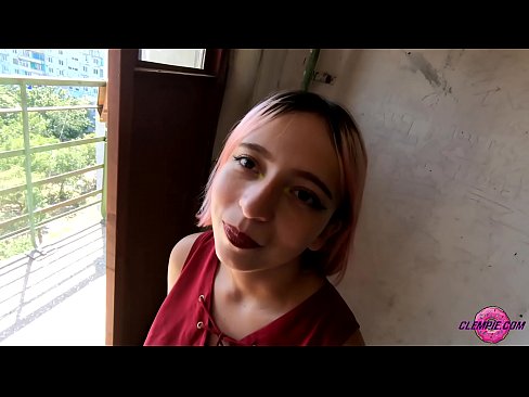 ❤️ Ikasle sentsuak arrotz bat zurrupatzen du kanpoaldean - Cum On His Face ☑ Pornografia %eu.porn-evooli.ruan ️❤